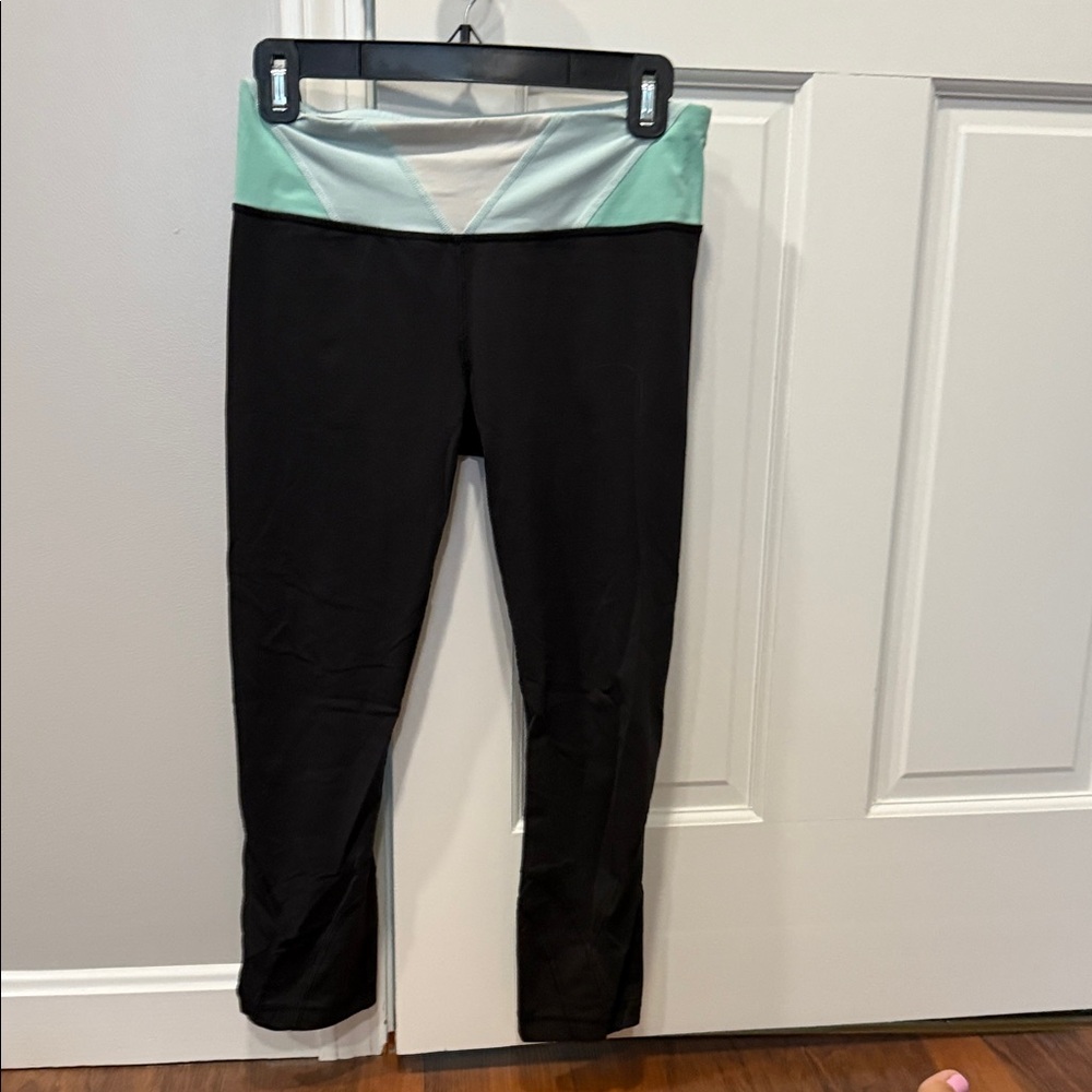 Lululemon Athletica Black and Mint Leggings Cropped